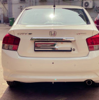 White Honda City V AT