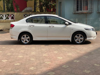 White Honda City V AT