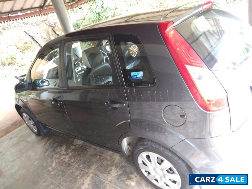 Sea Grey Ford Figo ZXI Sea Grey Ford Figo ZXI