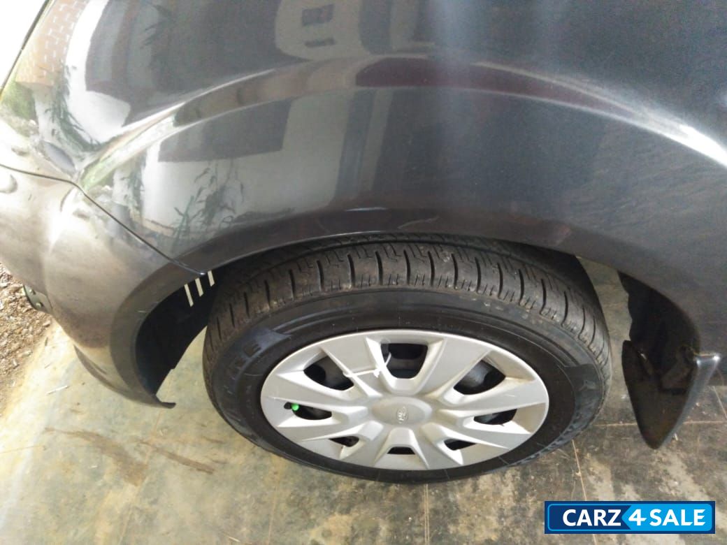 Sea Grey Ford Figo ZXI Sea Grey Ford Figo ZXI