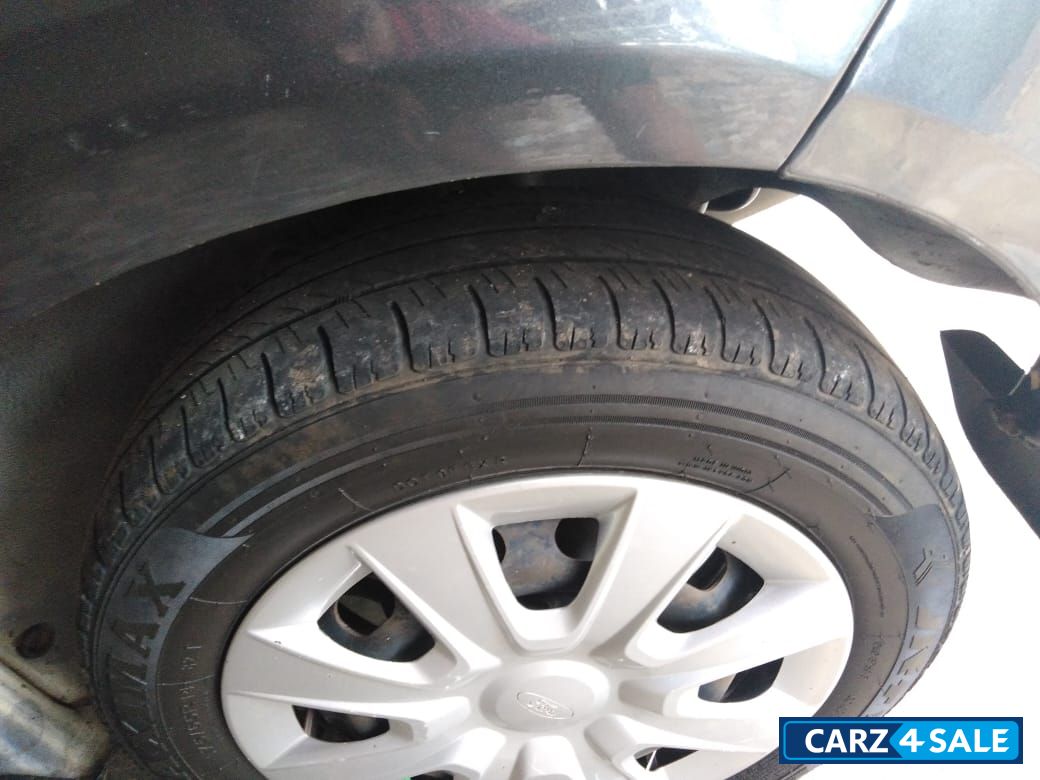 Sea Grey Ford Figo ZXI Sea Grey Ford Figo ZXI