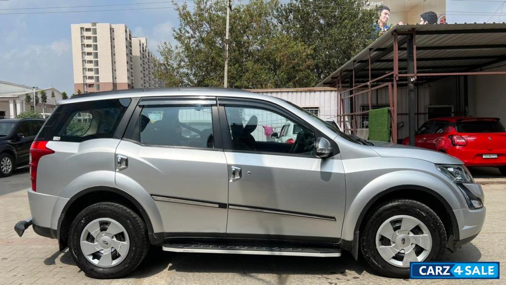 Moondust Silver Mahindra XUV 500 W6 Moondust Silver Mahindra XUV 500 W6