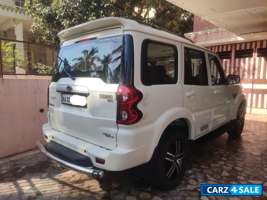 White Mahindra Scorpio S7 140 White Mahindra Scorpio S7 140