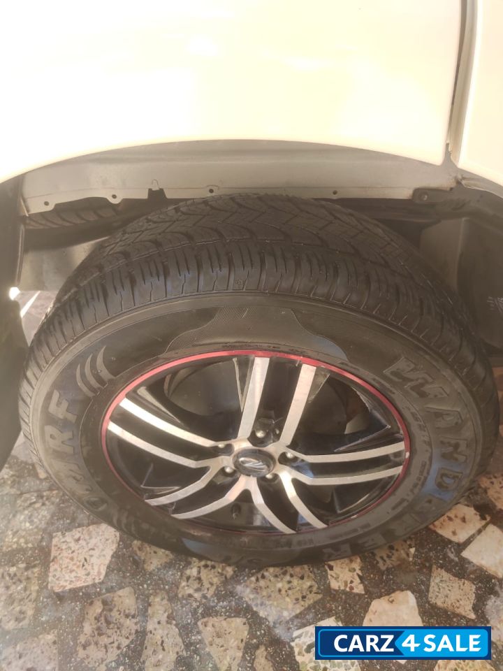 White Mahindra Scorpio S7 140 White Mahindra Scorpio S7 140