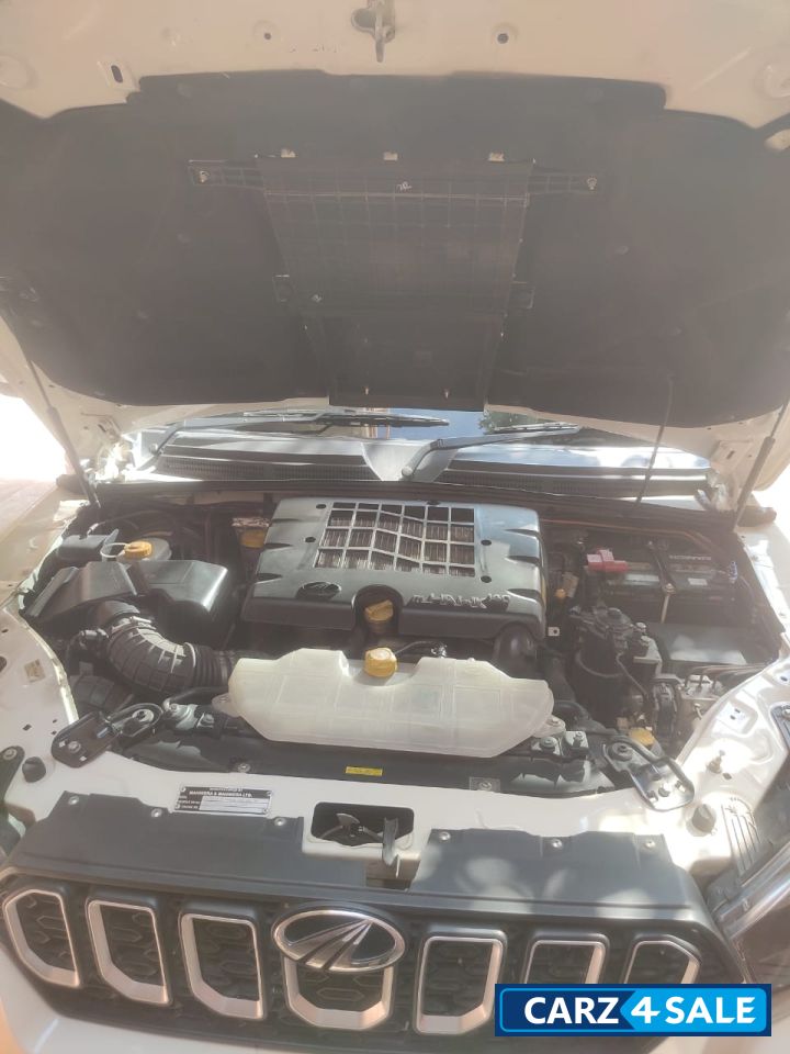 White Mahindra Scorpio S7 140 White Mahindra Scorpio S7 140