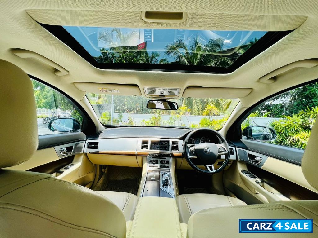 Black Jaguar XF 2.2L Diesel Luxury Black Jaguar XF 2.2L Diesel Luxury