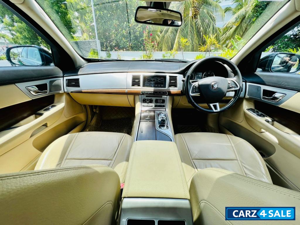 Black Jaguar XF 2.2L Diesel Luxury Black Jaguar XF 2.2L Diesel Luxury