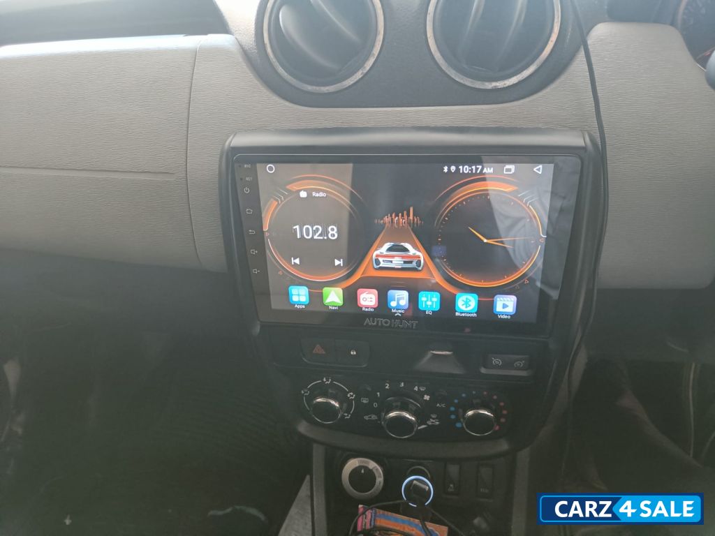 White Renault 4x4 White Renault 4x4