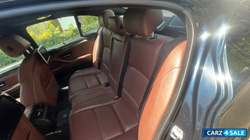 Signature Blue BMW 5-Series 530D Signature Blue BMW 5-Series 530D