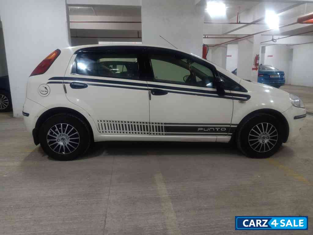 White Fiat Punto Active 1.2