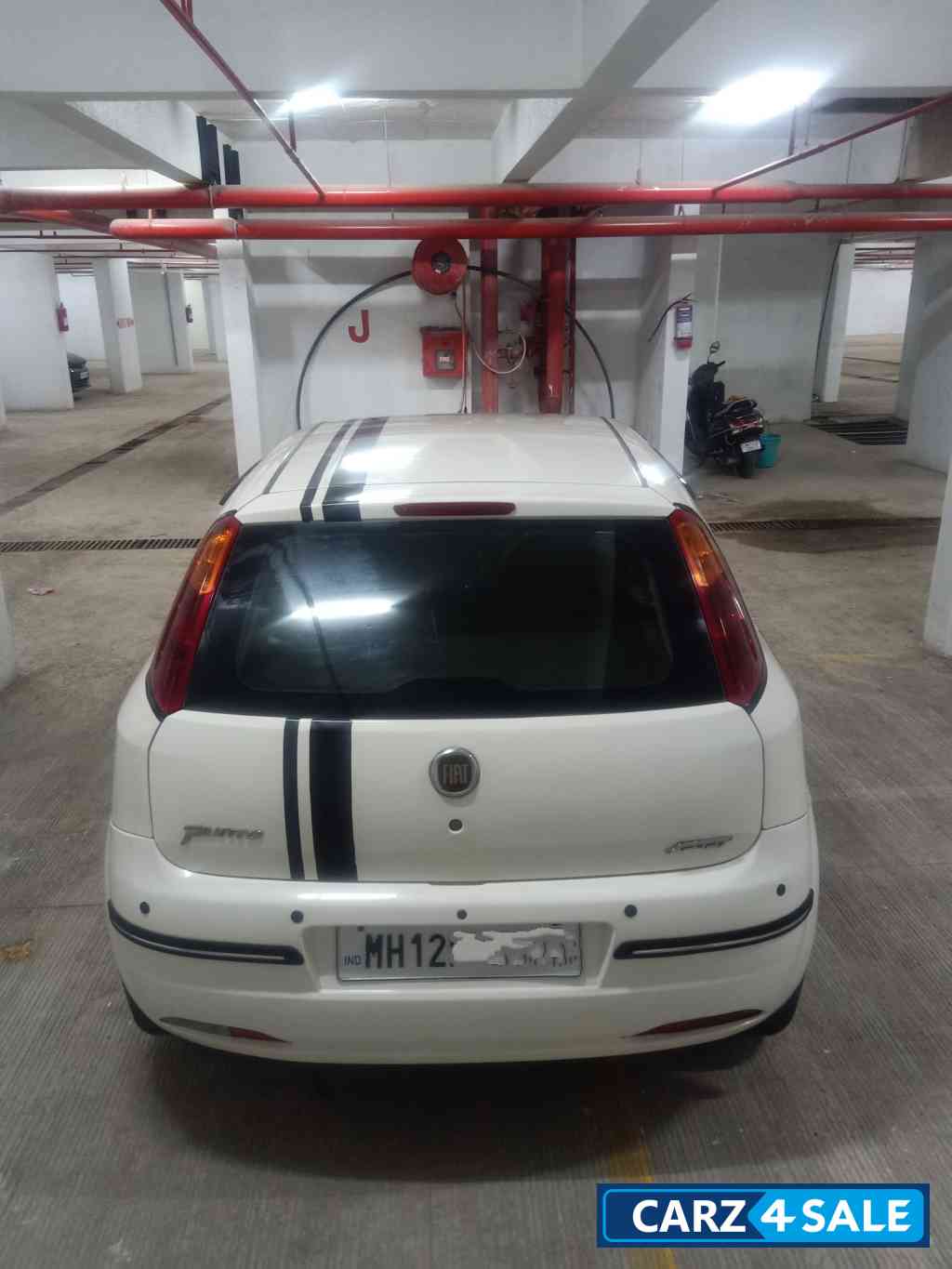 White Fiat Punto Active 1.2