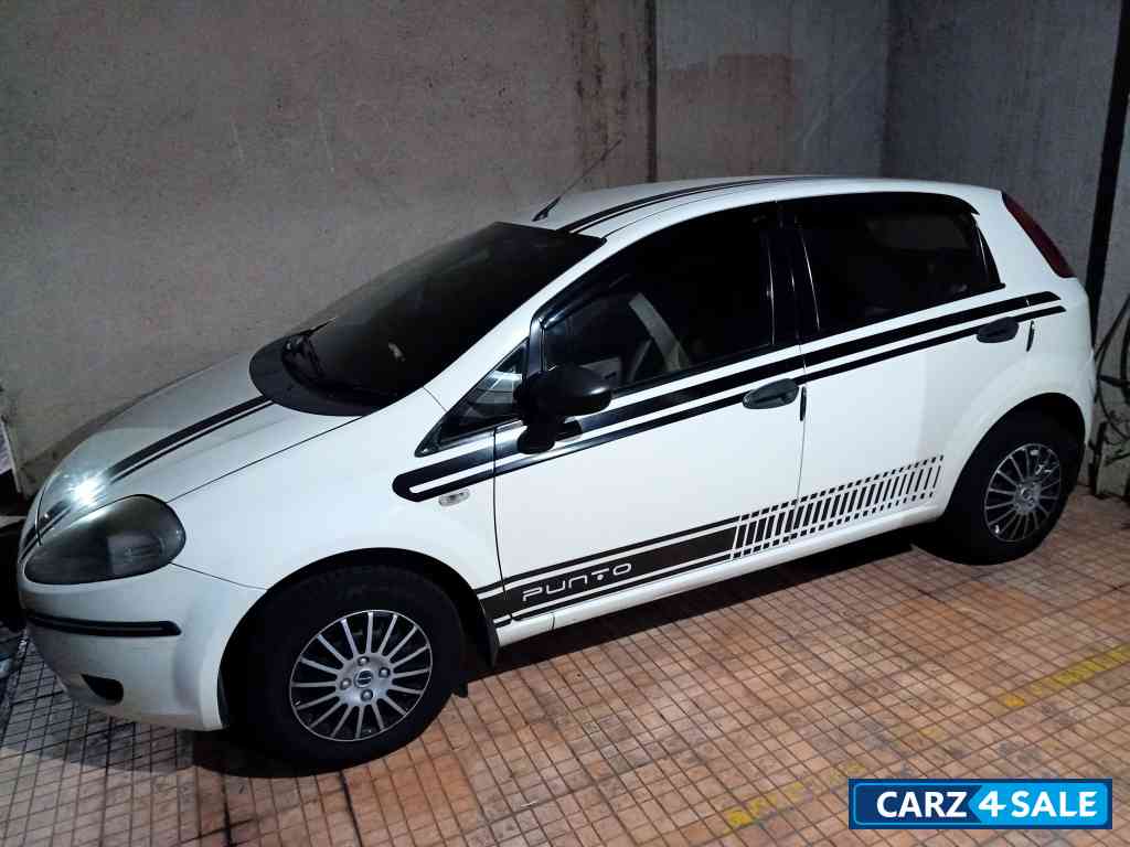 White Fiat Punto Active 1.2