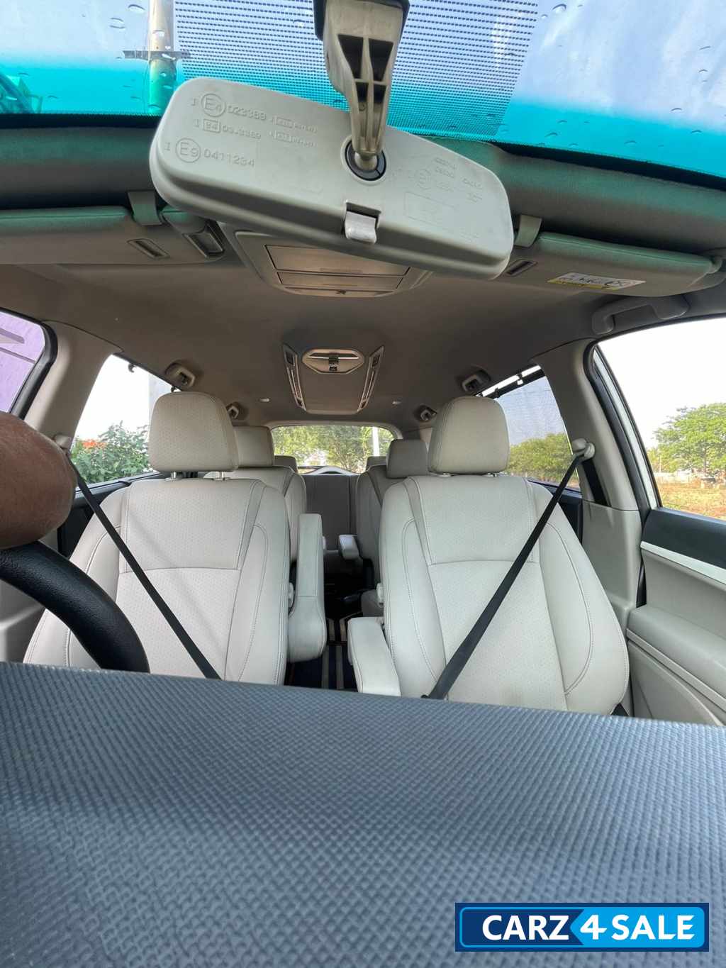 Pearl White Mahindra Marazzo M8 7 Seater Pearl White Mahindra Marazzo M8 7 Seater