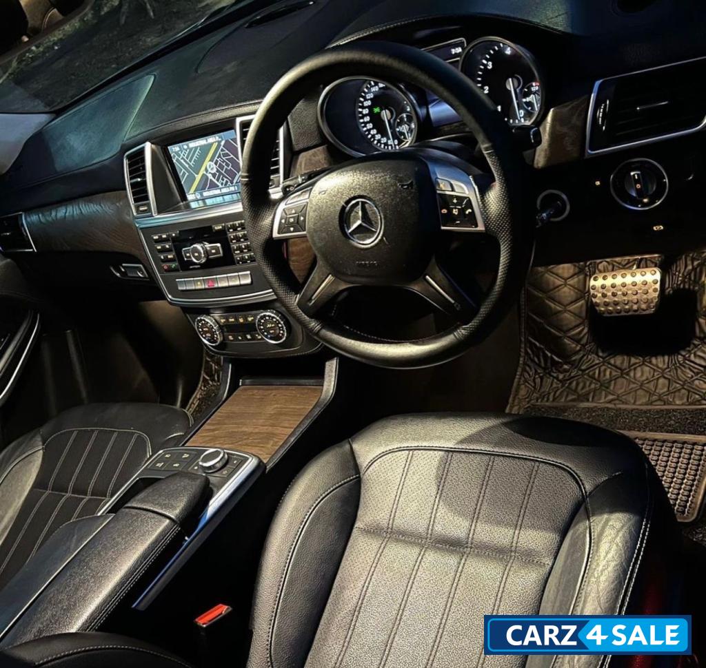 Shining Silver Mercedes-Benz GL-Class 350 Shining Silver Mercedes-Benz GL-Class 350