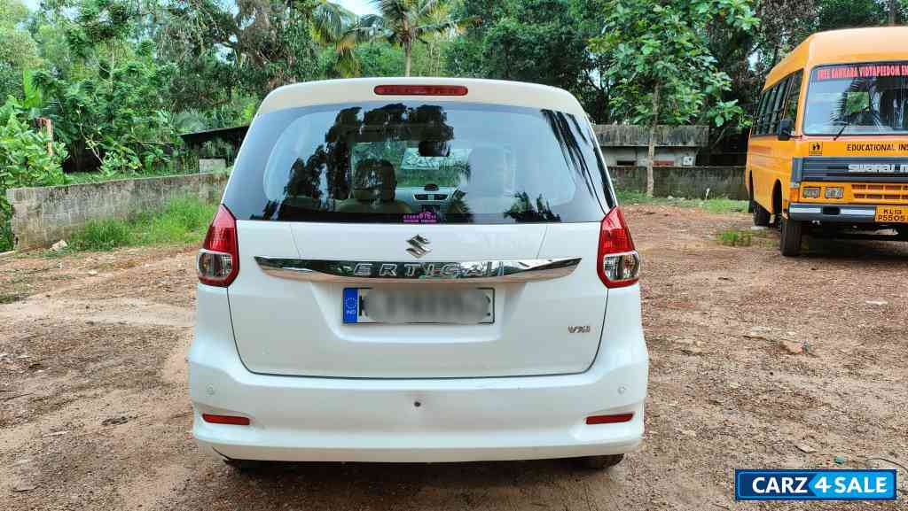 White Maruti Suzuki Ertiga VXI CNG 2016 White Maruti Suzuki Ertiga VXI CNG 2016