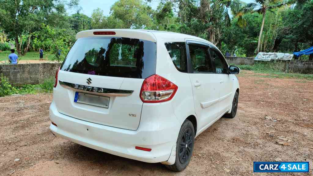 White Maruti Suzuki Ertiga VXI CNG 2016 White Maruti Suzuki Ertiga VXI CNG 2016