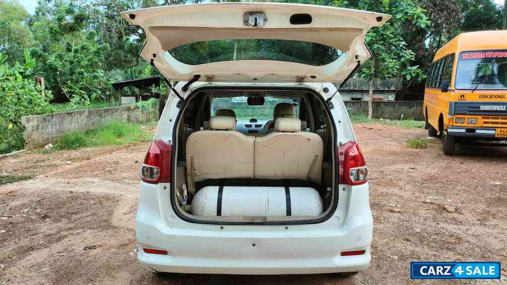 White Maruti Suzuki Ertiga VXI CNG 2016 White Maruti Suzuki Ertiga VXI CNG 2016