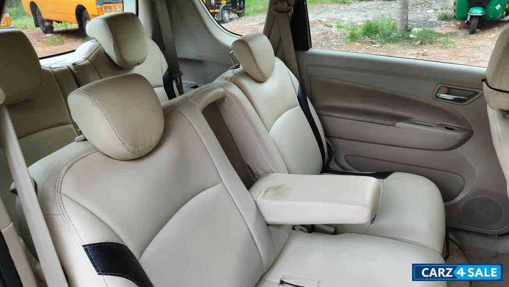 White Maruti Suzuki Ertiga VXI CNG 2016 White Maruti Suzuki Ertiga VXI CNG 2016