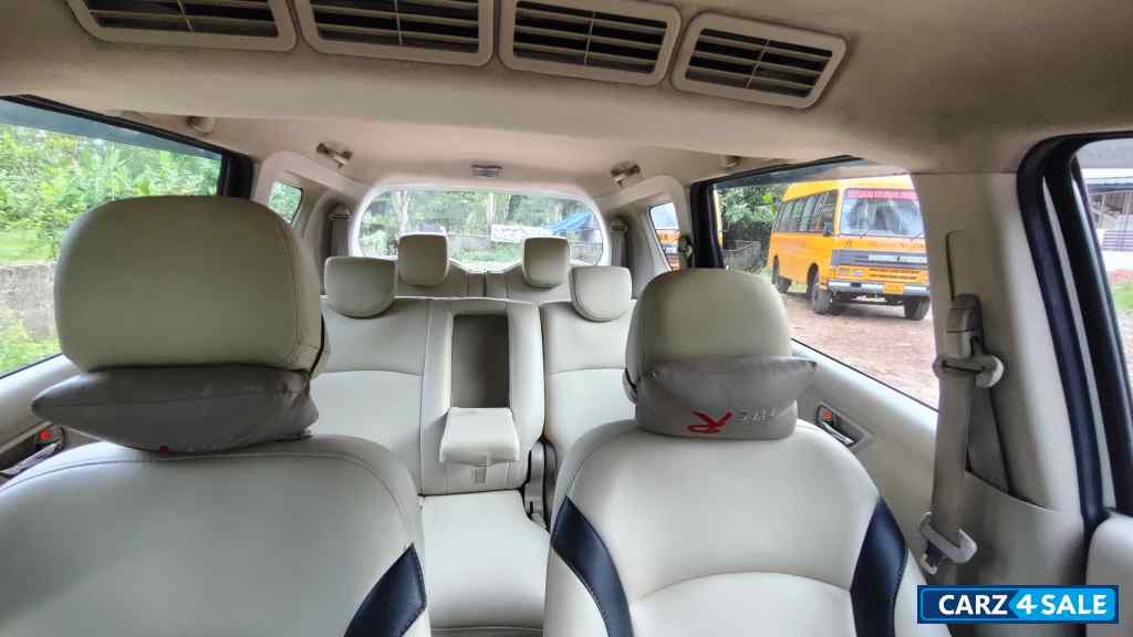 White Maruti Suzuki Ertiga VXI CNG 2016 White Maruti Suzuki Ertiga VXI CNG 2016