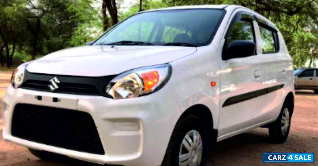 White Maruti Suzuki Alto vxi