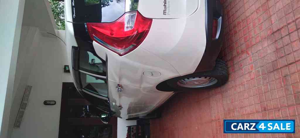 Pearl White Mahindra Marazzo M2 Pearl White Mahindra Marazzo M2