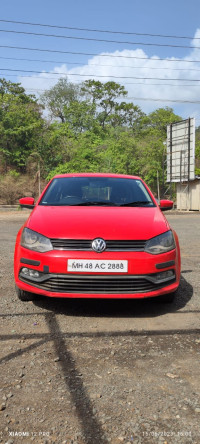 Red Volkswagen Polo Petrol comfartline