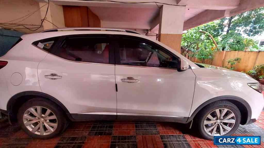 White MG Astor Super Ex 1.5 White MG Astor Super Ex 1.5