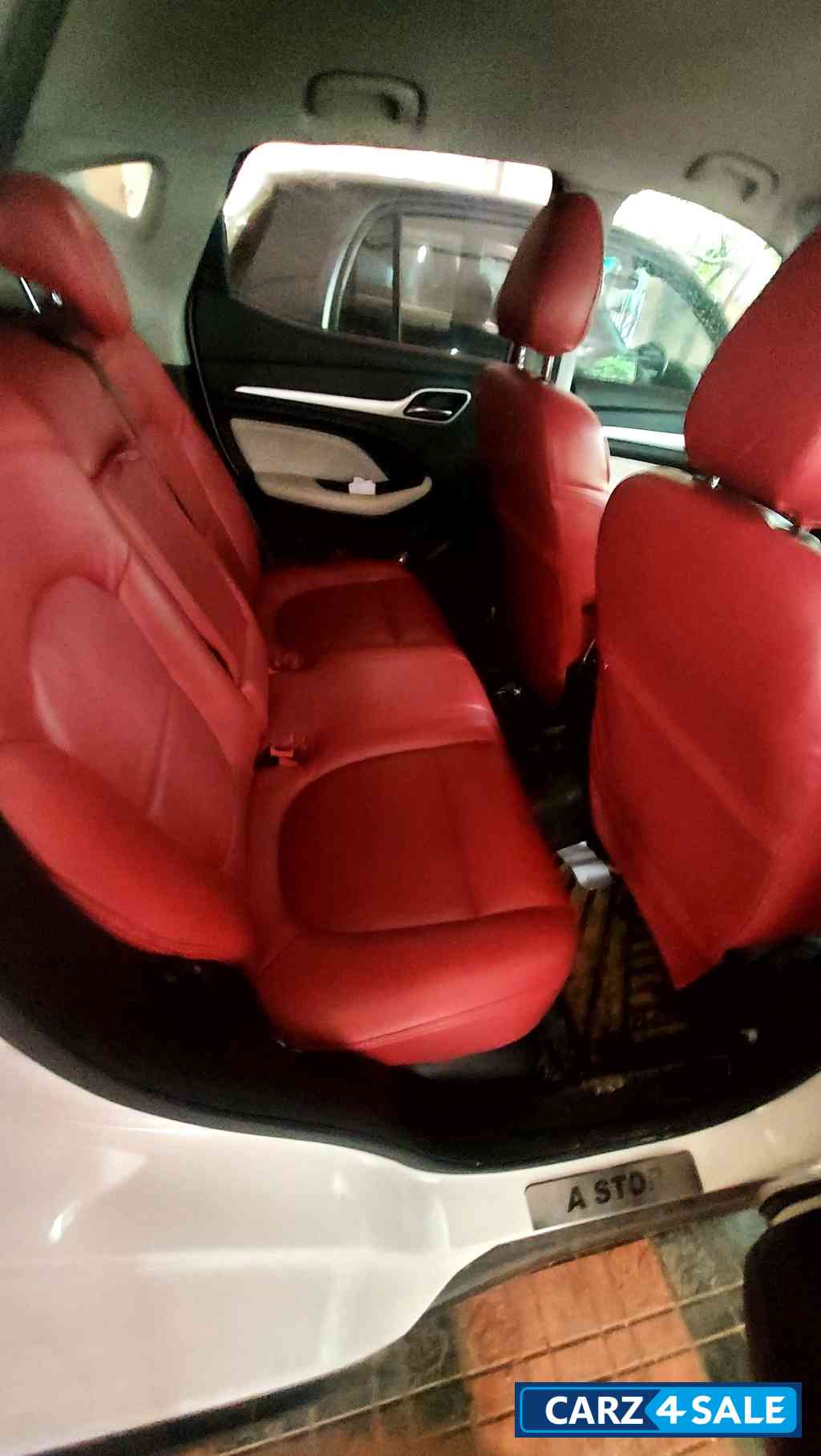 White MG Astor Super Ex 1.5 White MG Astor Super Ex 1.5