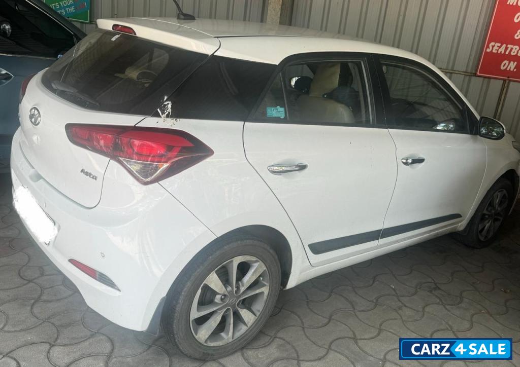 White Hyundai Elite i20 ASTA (O)