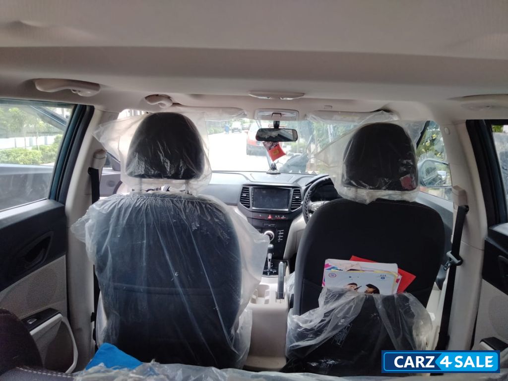 Aqua Marine Mahindra XUV300 W6 AMT Sunroof Aqua Marine Mahindra XUV300 W6 AMT Sunroof