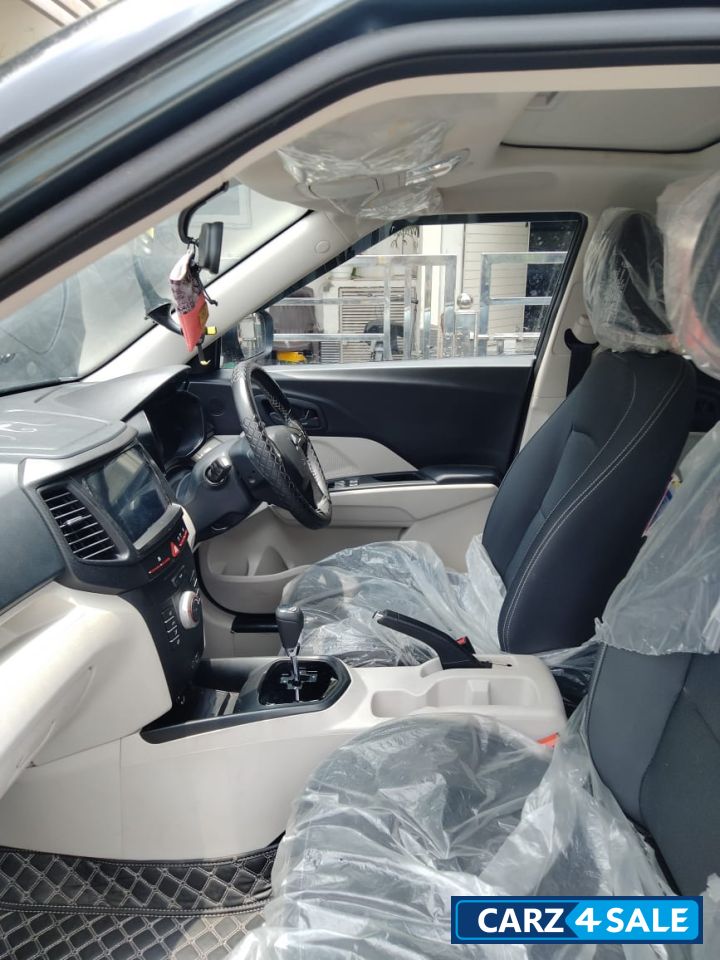 Aqua Marine Mahindra XUV300 W6 AMT Sunroof Aqua Marine Mahindra XUV300 W6 AMT Sunroof