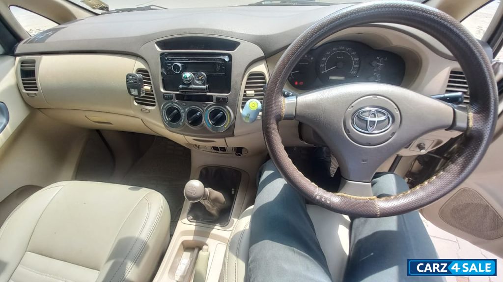 Champagne Gold Toyota Innova G4 Champagne Gold Toyota Innova G4