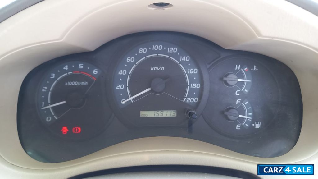 Champagne Gold Toyota Innova G4 Champagne Gold Toyota Innova G4