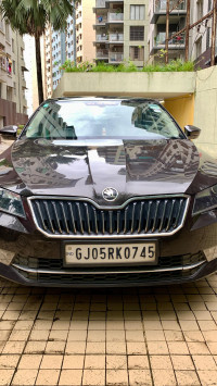 Magnetic Brown Metal Skoda Superb Style MT