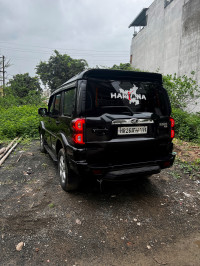 Mahindra Scorpio S11