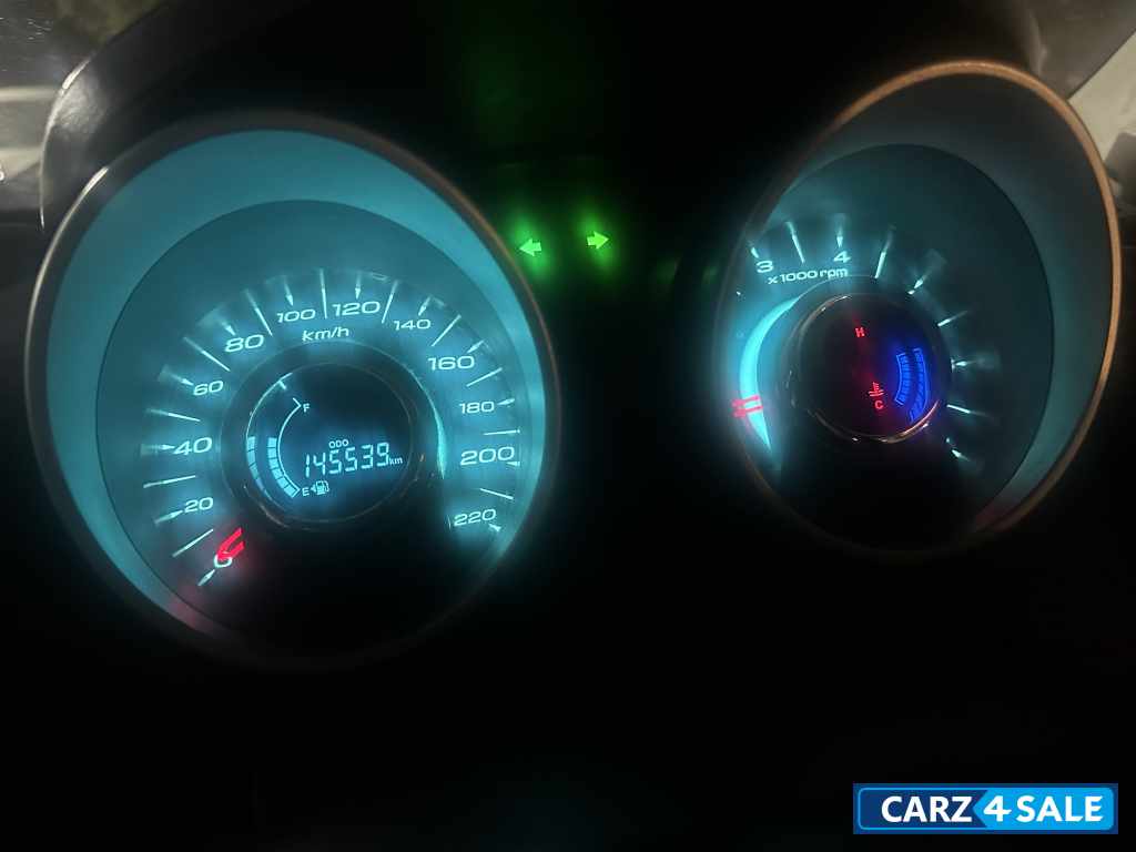 Black Mahindra XUV 500 W10 Black Mahindra XUV 500 W10