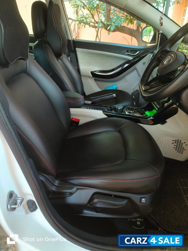 White Tata Nexon XZA + LUXS AMT Diesel White Tata Nexon XZA + LUXS AMT Diesel