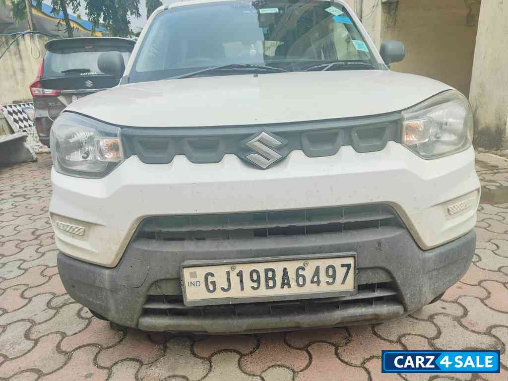 White Maruti Suzuki S-Presso VXI CNG