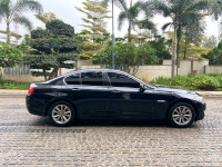 Black Sapphire BMW 5-Series 520D Luxury Line