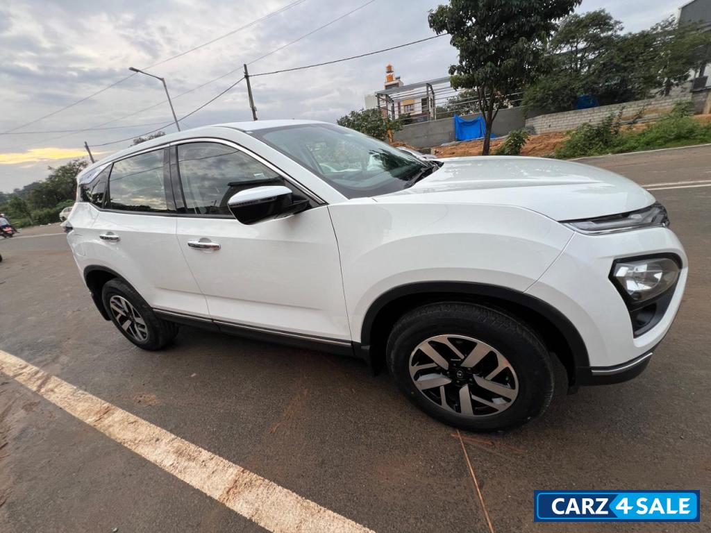 White Tata Harrier XZA+ White Tata Harrier XZA+