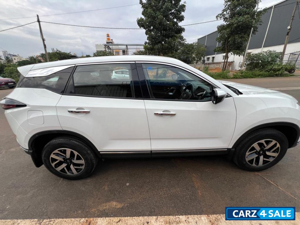White Tata Harrier XZA+ White Tata Harrier XZA+