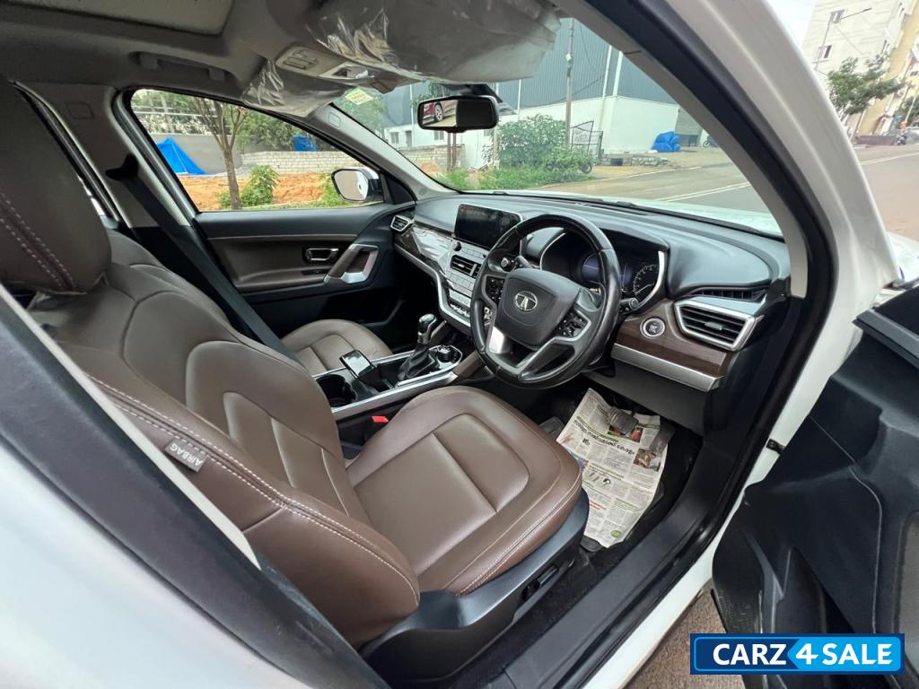 White Tata Harrier XZA+ White Tata Harrier XZA+