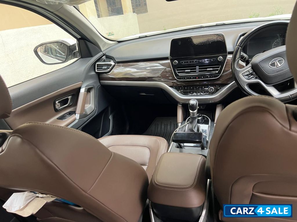 White Tata Harrier XZA+ White Tata Harrier XZA+