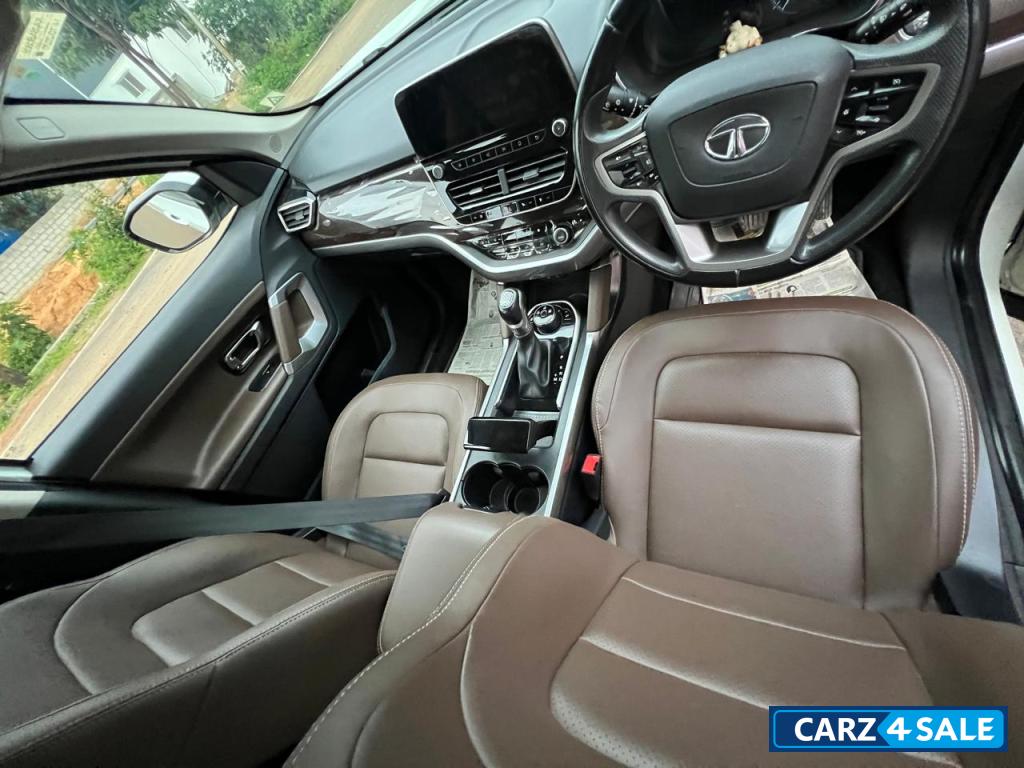 White Tata Harrier XZA+ White Tata Harrier XZA+