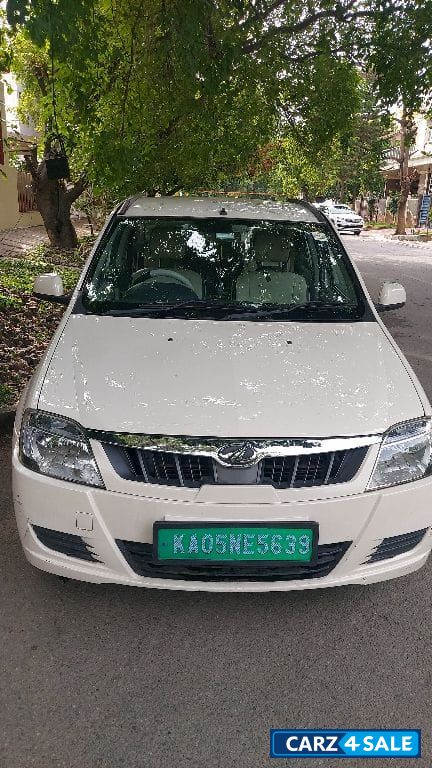 White Mahindra eVerito d2 White Mahindra eVerito d2