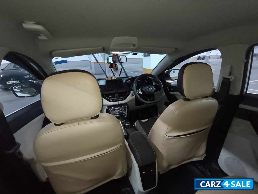 Pure Silver Tata Nexon XZ Plus Petrol Pure Silver Tata Nexon XZ Plus Petrol