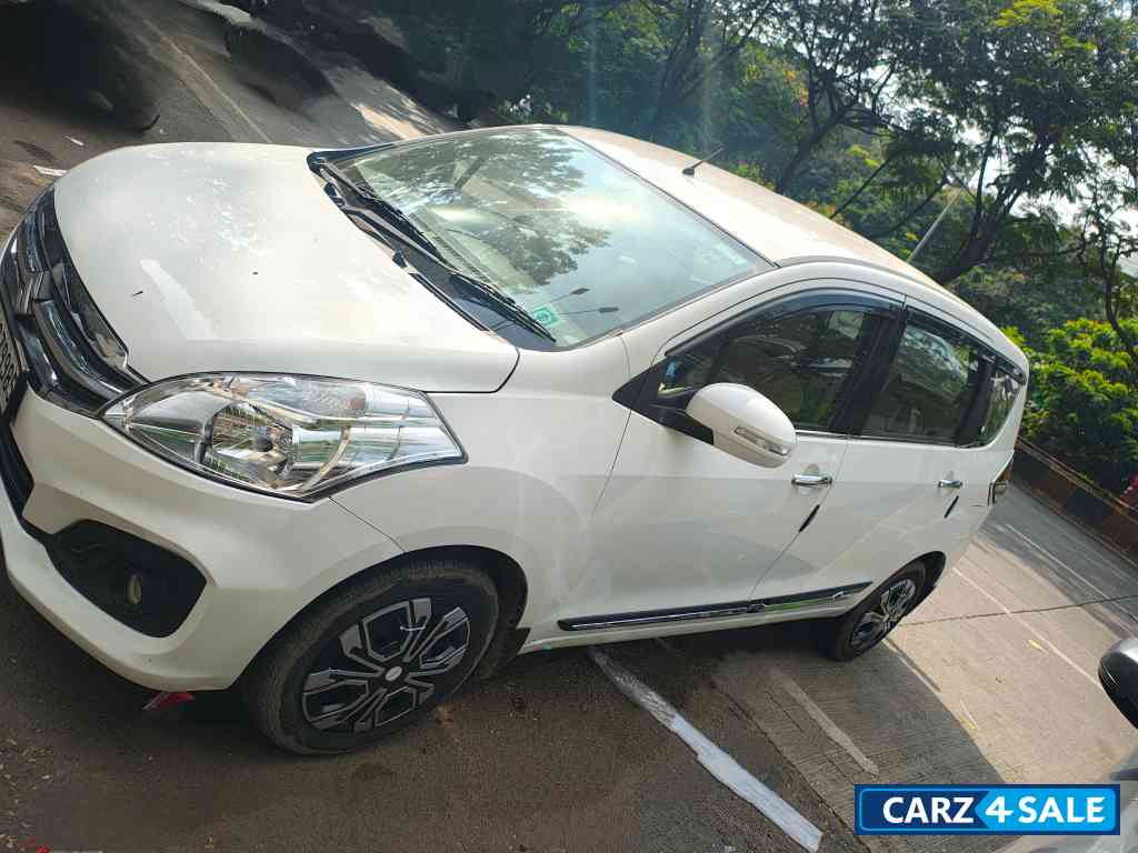 White Maruti Suzuki Ertiga VXI CNG White Maruti Suzuki Ertiga VXI CNG