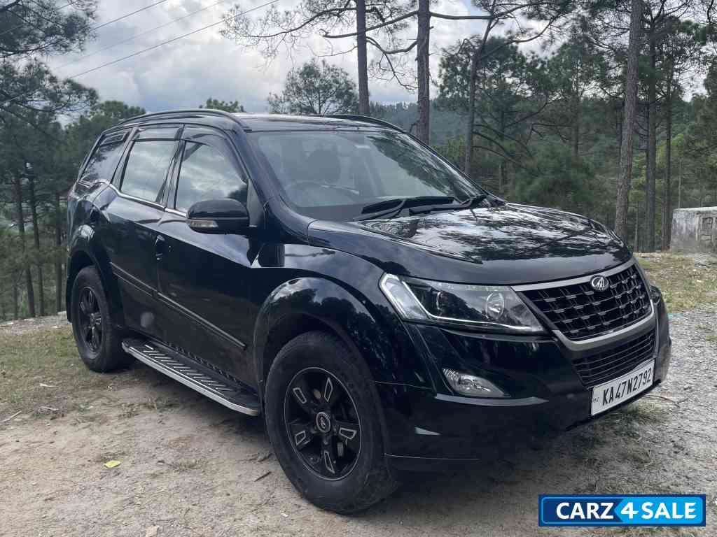 Volcanic Black Mahindra XUV 500 W5 Volcanic Black Mahindra XUV 500 W5