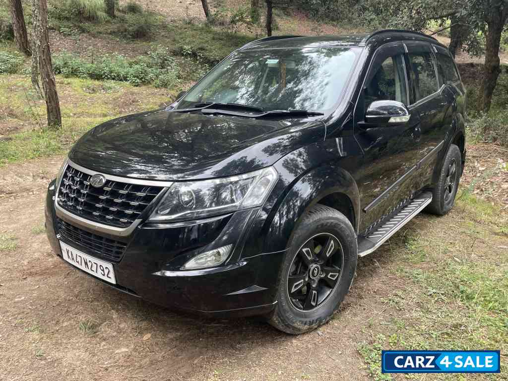 Volcanic Black Mahindra XUV 500 W5 Volcanic Black Mahindra XUV 500 W5