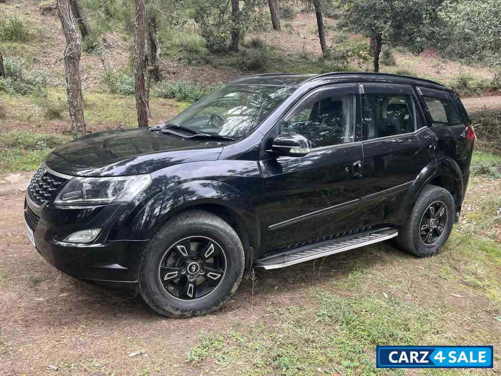 Volcanic Black Mahindra XUV 500 W5 Volcanic Black Mahindra XUV 500 W5
